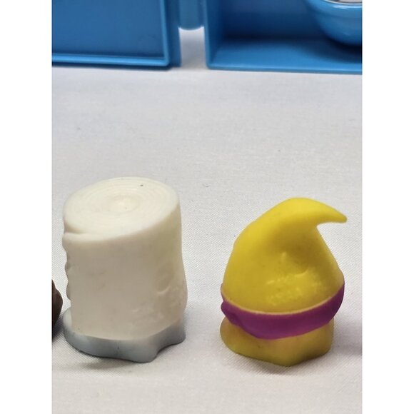 Poopeez Lot Outhouse,Toilet Paper Container, Toilet And Seven Figures - Picture 14 of 16